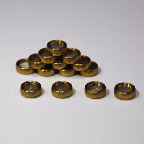 O aquecimento doméstico abastece o suporte de filtro de bronze do ponto de obstrução do filtro frio